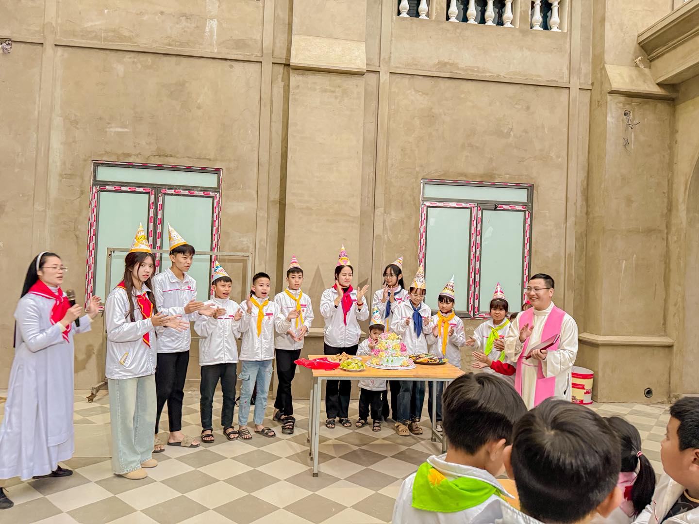 BUỔI TIỆC MỪNG SINH NHẬT CÁC THẦY CÔ VÀ CÁC EM THIẾU NHI SINH NHẬT THÁNG 12