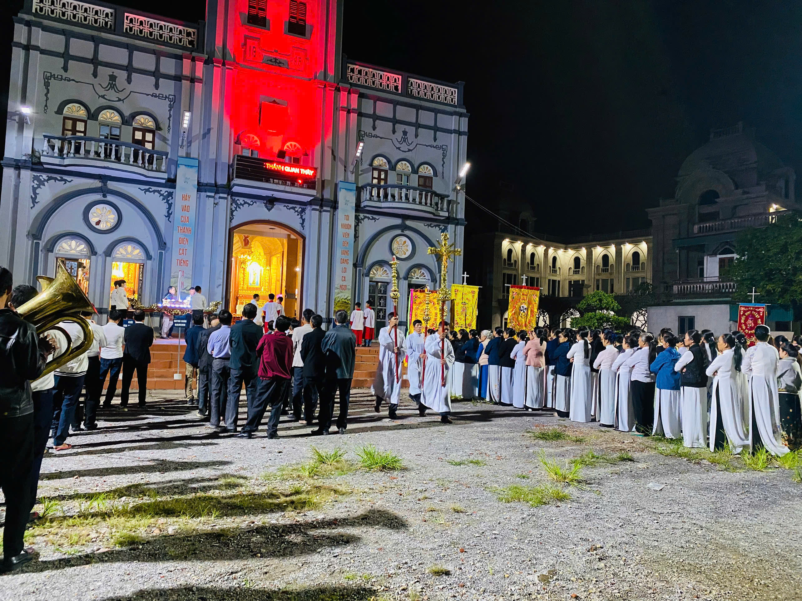 GIÁO XỨ MINH ĐỨC MỪNG KÍNH CÁC THÁNH NAM NỮ